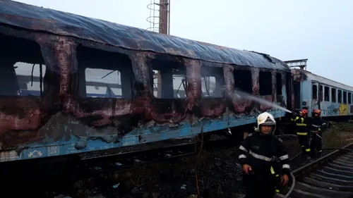 Incendiu lângă Gara Basarab, la un vagon de tren dezafectat din zona Calea Giulești (FOTO-VIDEO)