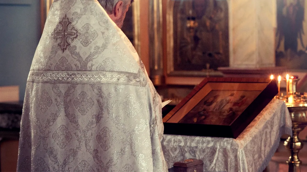 Cât câștigă un ȚÂRCOVNIC, acum, în 2023. Suma a fost dezvăluită