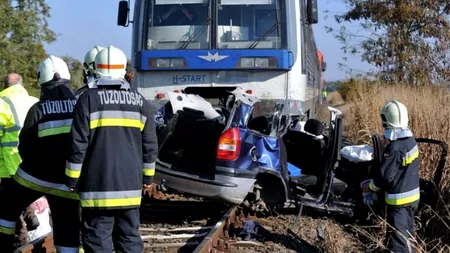 O mașină cu muncitori români, lovită de tren în Ungaria. Două femei au murit
