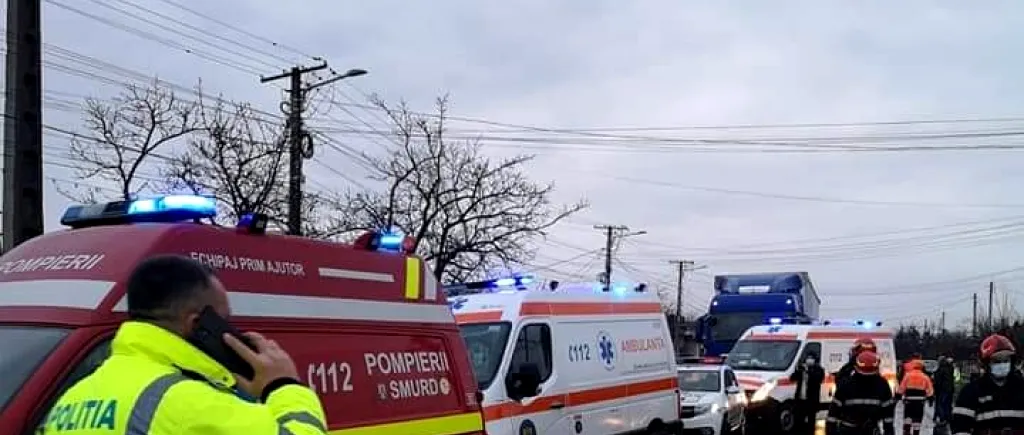 ACCIDENT grav în Cluj-Napoca. Ambulanță cu pacientă la bord, lovită de un autoturism și proiectată într-un autobuz care venea din contrasens