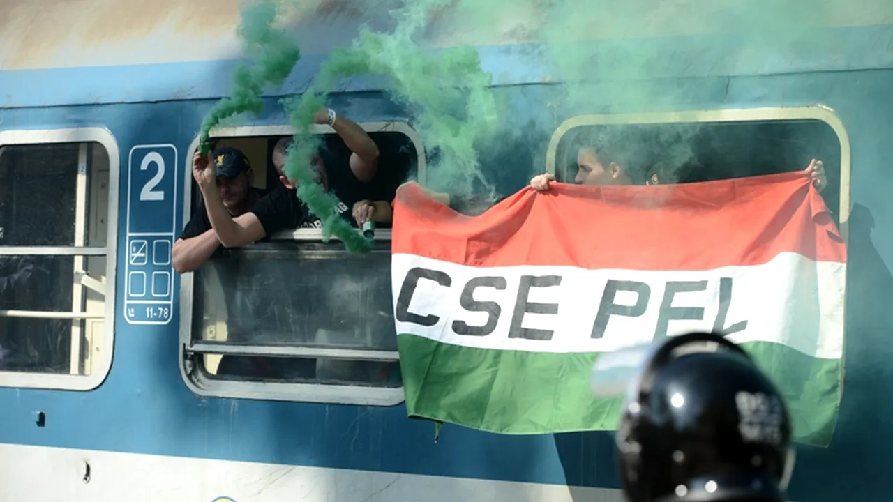 ROMÂNIA - UNGARIA LIVE. Fanii maghiari, iritați după ce au primit pliante informative cu steagul Ungariei prezentat greșit