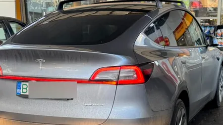 Mai rar așa ceva! Unde și-a lăsat parcată mașina un șofer de TESLA din București, în Cluj-Napoca