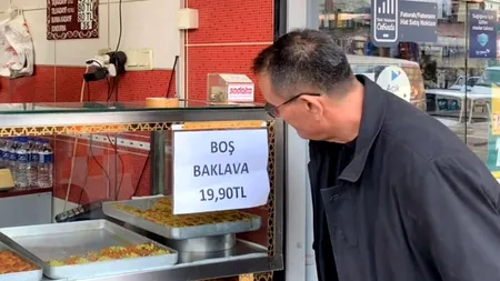 Ireal câți bani au dat doi TURIȘTI români pe 4 baclavale, în Dubai: 