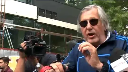 Ilie Năstase pe bicicleta după ce a rămas fără permis de conducere