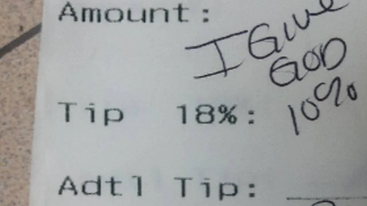 FOTO. Cum s-a răzbunat un preot furios pe un chelner din SUA