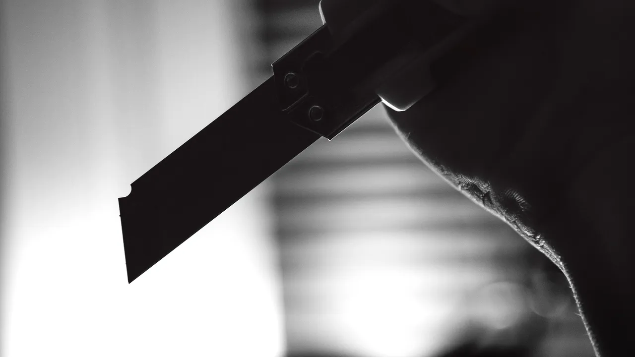 O femeie din Vâlcea, suspectată că și-a înjunghiat mortal soțul, a fost arestată