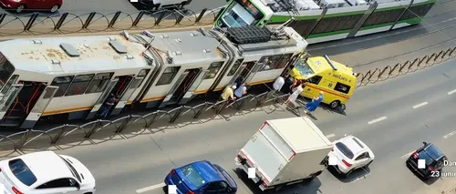 Un tramvai s-a lovit frontal de o ambulanță pe „Ștefan cel Mare”