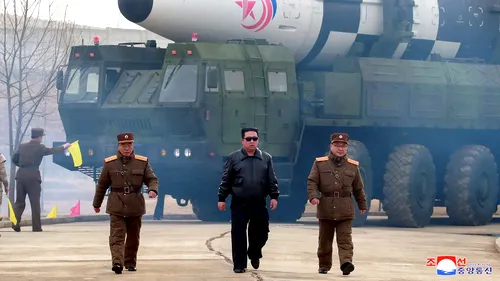 Primele reacții după ce Coreea de Nord a testat cea mai mare rachetă balistică intercontinentală: ”Se dorește răsturnarea ordinii de securitate postbelică în Asia” (GALERIE FOTO)