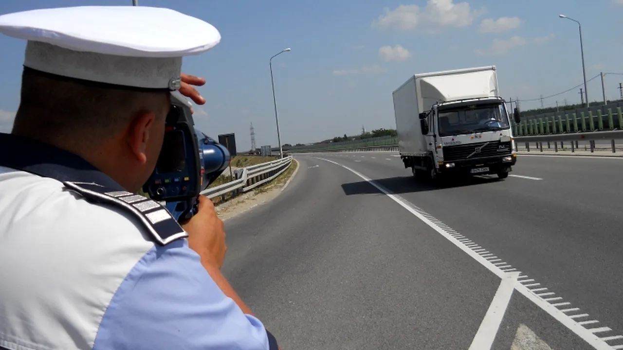 Doi șoferi, prinși conducând cu peste 200 km/oră pe A3