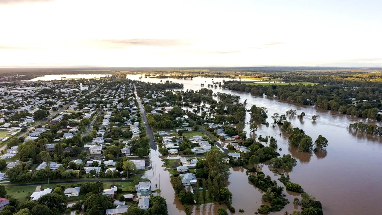 INUNDAȚII devastatoare în Australia. O persoană a murit. Cetățenii sunt avertizați de pericolul crocodililor