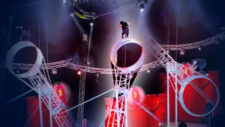 Imagini dinaintea momentului dramatic în care un acrobat cade de la 4 metri la un circ în Craiova. Ce s-a întâmplat