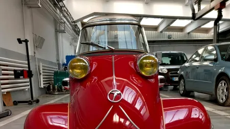 FOTO | ”OZN-ul” din parcarea RAR. Proprietarul a mers cu el pentru a-i face revizia tehnică