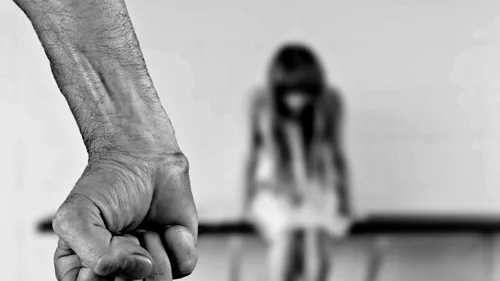 Caz șocant în Pitești: Bărbat de 59 de ani, acuzat că și-a violat fiica ani de zile