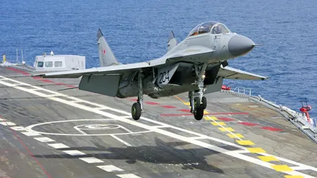 Unii se tem că vor INVADA Europa, dar ce au făcut rușii cu avioanele de pe singurul lor portavion indică altceva