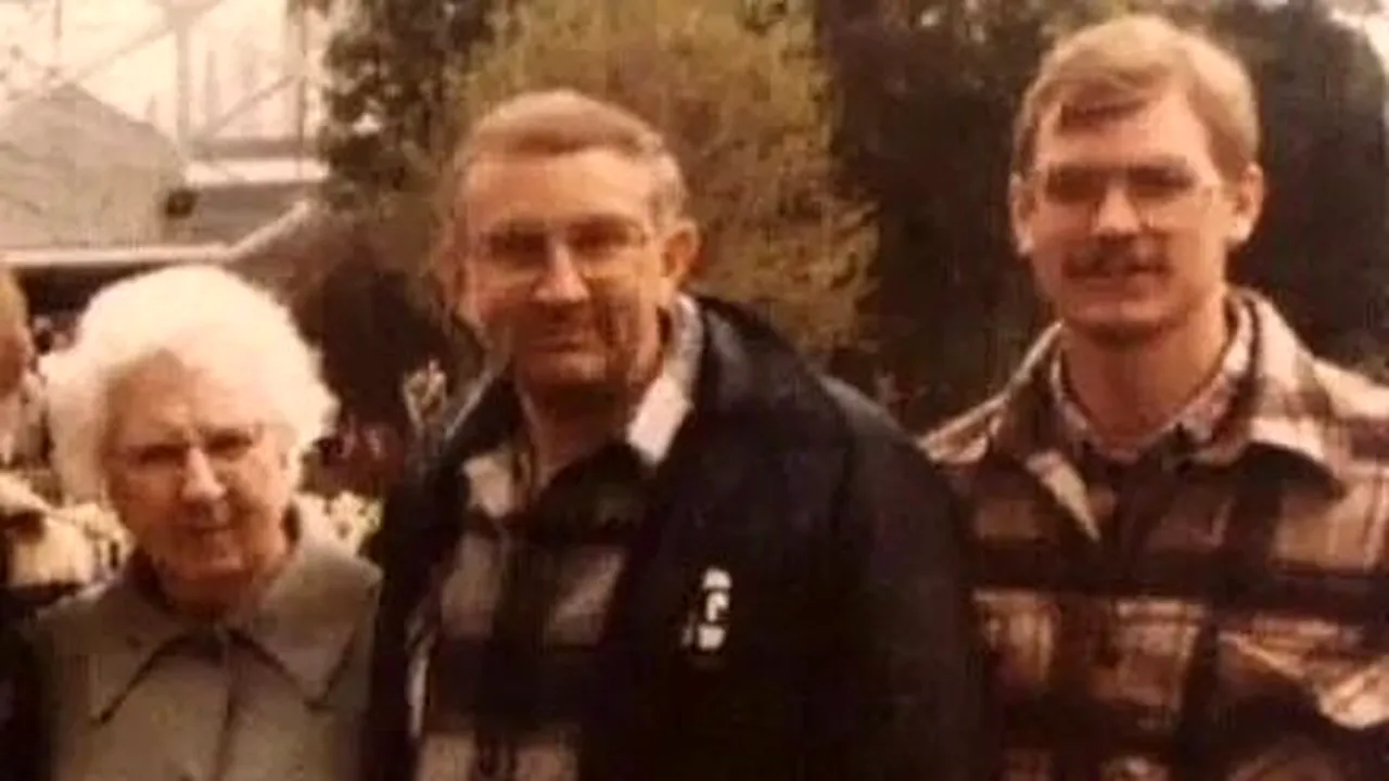 A murit tatăl criminalului în serie Jeffrey DAHMER. Lionel avea 87 de ani și l-a apărat mereu pe „Canibalul din Milwaukee”