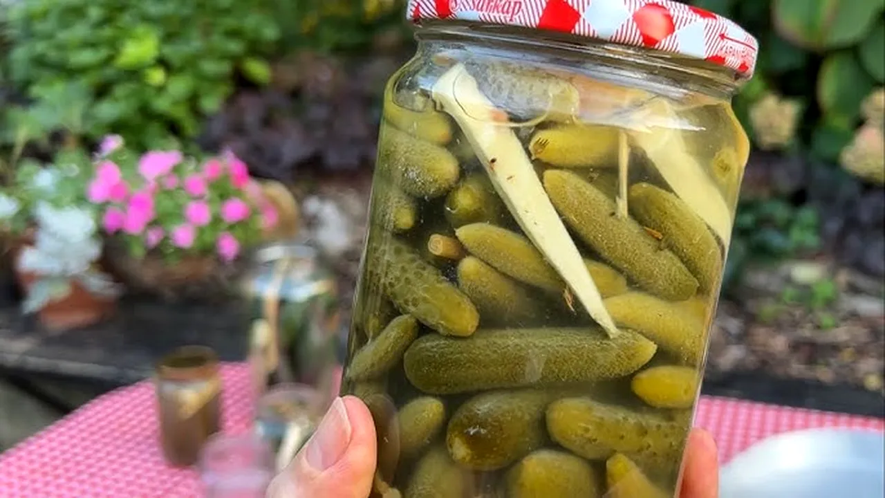 Un mare lanț de mâncare din Marea Britanie, la un pas de a lua o decizie drastică din cauza unei crize de castraveciori murați