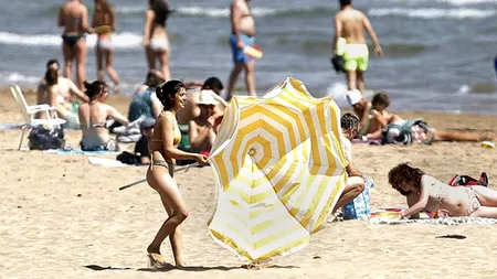 La vară mergem la plajă cu măștile la gură? Ce spune profesorul Alexandru Rafila