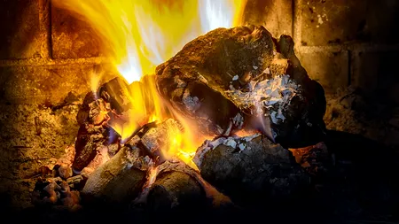 (P) Ce să alegi? Un semineu electric, unul clasic sau unul pe bază de bio-ethanol?