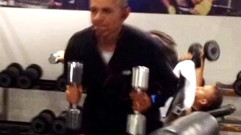 Barack Obama, filmat în timp ce făcea exerciții la sala de fitness a unui hotel din Varșovia. VIDEO