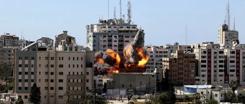 Sediul din Fâșia Gaza al mai multor instituții media internaționale, distrus în urma unui atac al Israelului | VIDEO