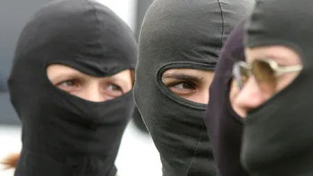 Patru persoane sunt acuzate că au falsificat acte medicale pentru aproape 300 de șoferi profesioniști. Toate firmele de transport, controlate