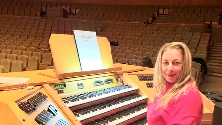 Artista Simona Săndulescu s-a sinucis, aruncându-se în Lacul Morii din Capitală. Ea a lăsat un mesaj de adio pe Facebook, chiar de pe malul apei