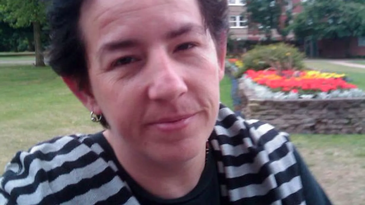 Ce au pățit mai mulți indivizi care au încercat să intre în casa unei bunici din Marea Britanie. „Nu aveau pic de minte. Au venit înarmați cu macete și ciocane