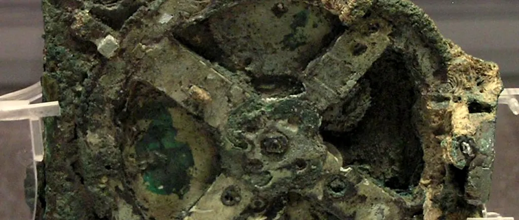  Mecanismul din Antikythera . Cercetătorii pornesc din nou pe urmele computerului de bronz