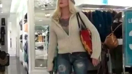 O tânără a mers goală prin Manhattan, însă nimeni nu a observat acest lucru. Care este explicația