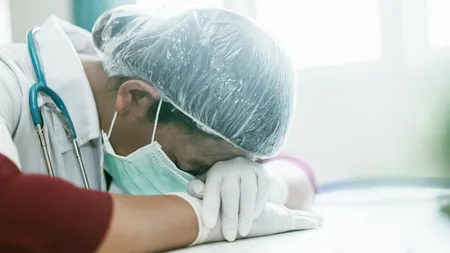 Se zbate între viaţă şi moarte. Un tânăr bolnav de COVID-19 refuză oxigenul: ”A citit pe internet că distruge alveolele şi că poate să fie toxic”