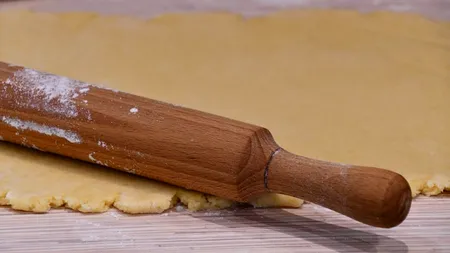 REȚETE. Cel mai bun cozonac moldovenesc tradițional. Câtă untură și nucă trebuie să pui ca să nu se lase