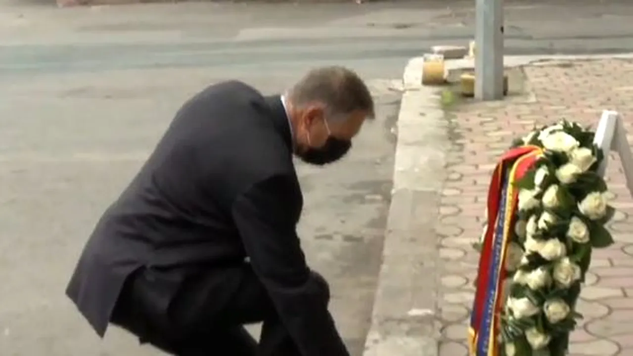 VIDEO. Klaus Iohannis a depus o coroană de flori în memoria victimelor din Colectiv