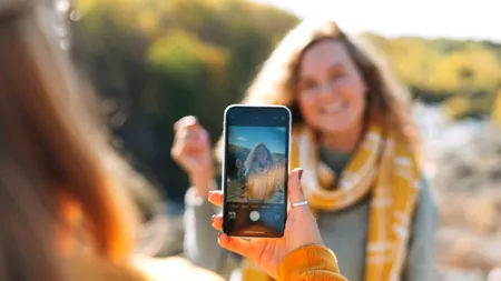 O femeie din Italia a suferit arsuri de gradul II, după ce mobilul i-a EXPLODAT în buzunar