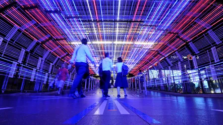 INTERSECT. Trei tineri români vor să aducă oamenii din online în viața reală. Istoria unei aplicații de milioane 