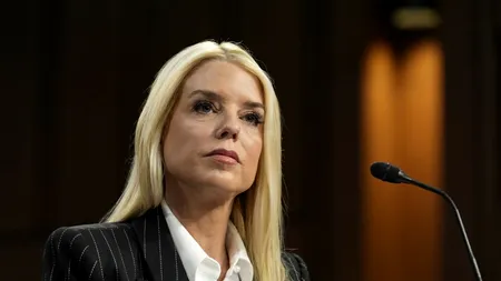 Trump o readuce pe Pam Bondi, recent demisă din fruntea Justiției în scandalul Epstein, la Casa Albă într-un comitet-cheie pentru AI