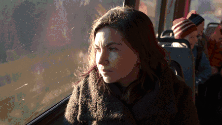 VORBEȘTE ROMÂNEȘTE. Profesoara care a renunțat la salariul și mașina de serviciu de la multinațională pentru a-i învăța limba și literatura română pe copiii din Apuseni