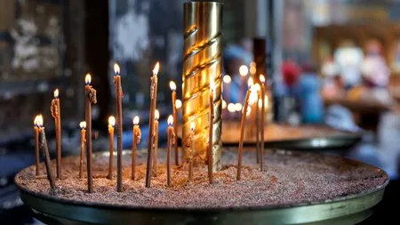 TRADIȚIILE respectate de creștini în Sâmbăta morților sau Moșii de toamnă. Când pică și ce se dă de pomană în această zi