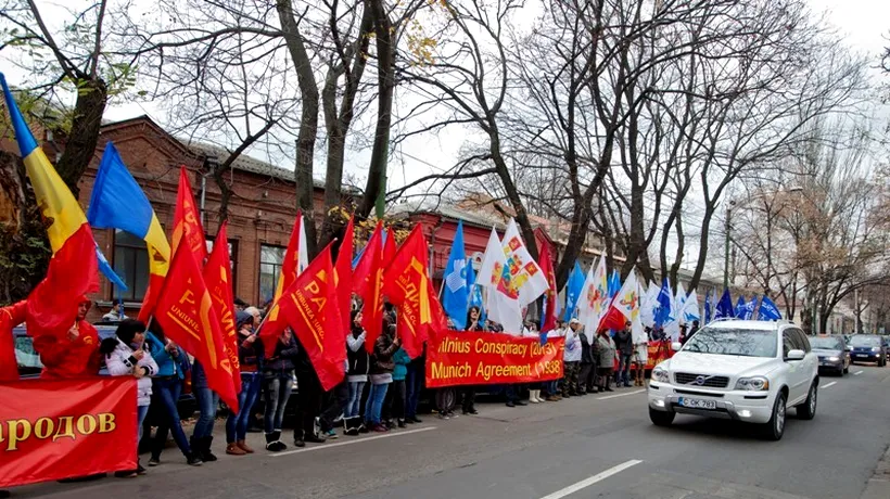 Mii de moldoveni au manifestat împotriva unui acord de asociere cu UE