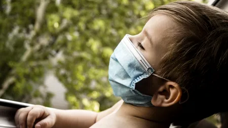 Unii copii care s-au infectat cu COVID-19 se simt rău și la luni bune de la vindecare! Mărturia unei mame: „Fața ei s-a umflat și avea o erupție pe tot corpul”