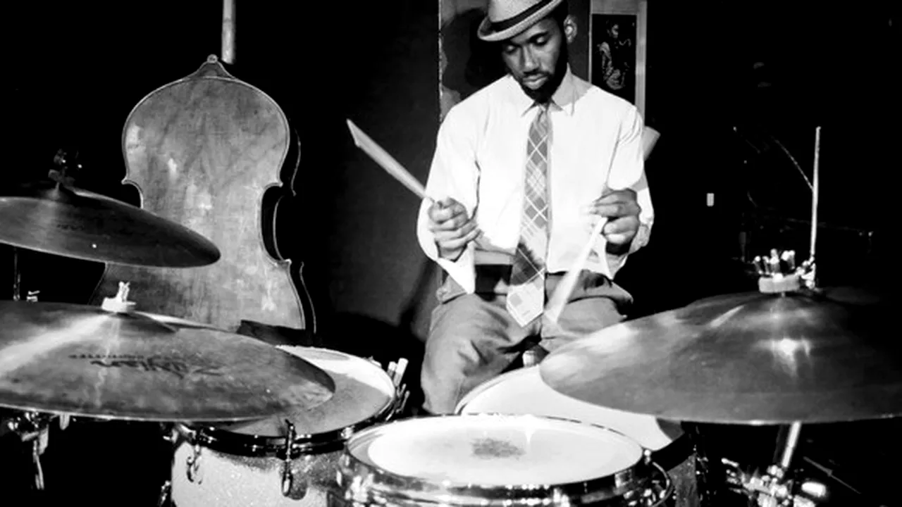 Un cunoscut artist american, descoperit mort în blocul din Bronx în care locuia. Două persoane, arestate în cazul morții cântărețului