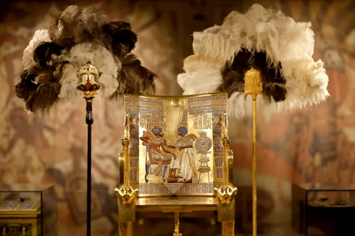 Faraonul Tutankhamon s-a căsătorit cu sora sa, prințesa Ankhesenamun, fiica faraonului Akhenaten și a reginei Nefertiti. Consangvinizarea era o normă în familia regală egipteană în Perioada Amarna 