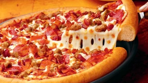 Una dintre cele mai sărate pizze din lume conține de cinci ori mai multă sare decât cantitatea recomandată. Cine o vinde
