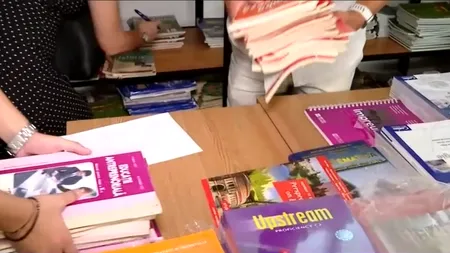 Programele școlare sunt vechi de 25 de ani. Există și MANUALE scrise înainte ca unii elevii să se fi născut