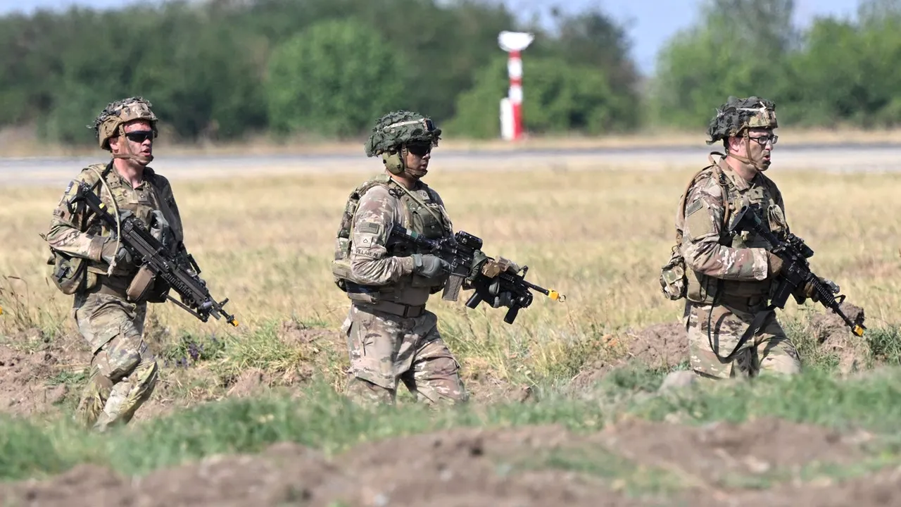 Armata ar putea redeveni OBLIGATORIE în România, în contextul războiului din Ucraina. Deocamdată, MApN a anunțat că face mii de recrutări voluntare
