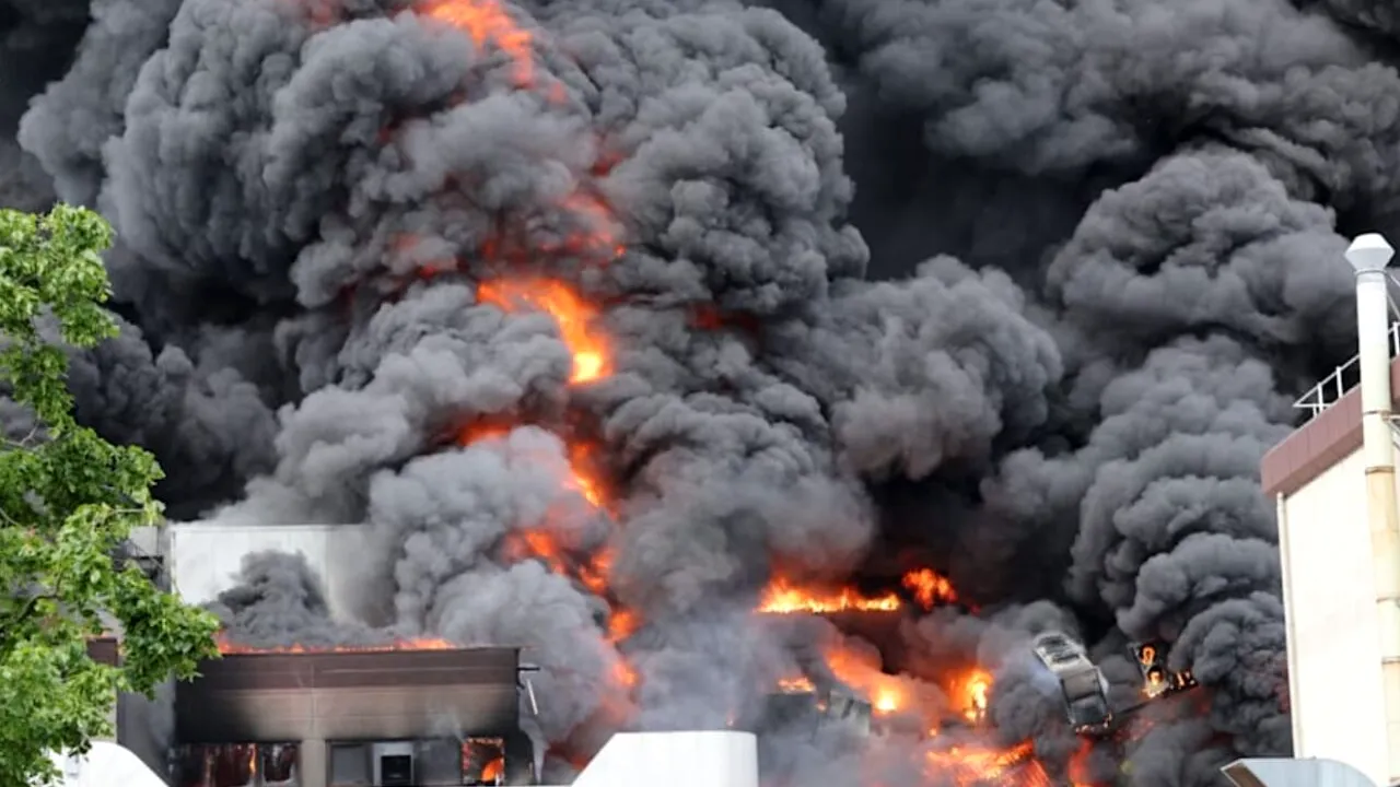 Nor toxic periculos deasupra Berlinului, după ce o fabrică de armament a luat foc. Ce produce Uzina Diehl Metal, unde a izbucnit incendiul