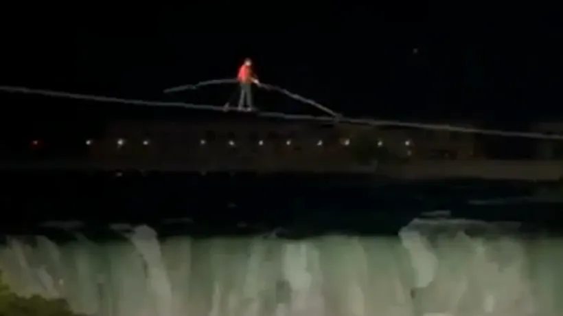 Primul om care a traversat cascada Niagara pășind pe un cablu întins deasupra ei, protagonistul seriei Discovery Viața pe sârmă