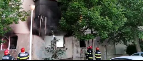 Incendiu puternic într-un bloc din Slatina. Locatarii au fost evacuați | VIDEO