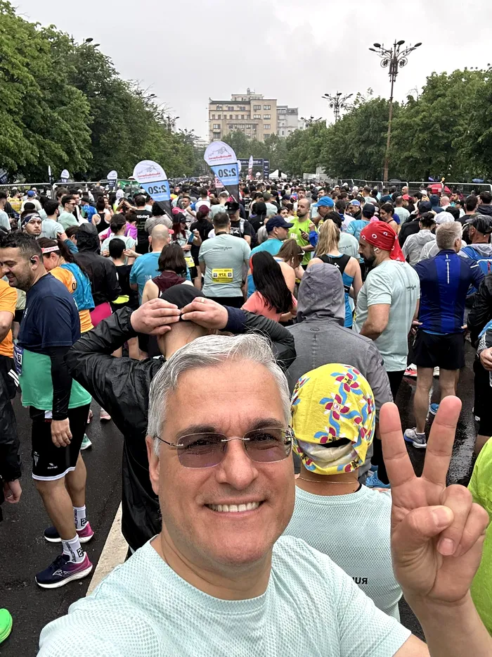 Aflat pe ultima sută de metri de mandat, Dragoș Pîslaru a ieșit la alergat prin ploaie. Cum a apărut ministrul la Semimaratonul din București