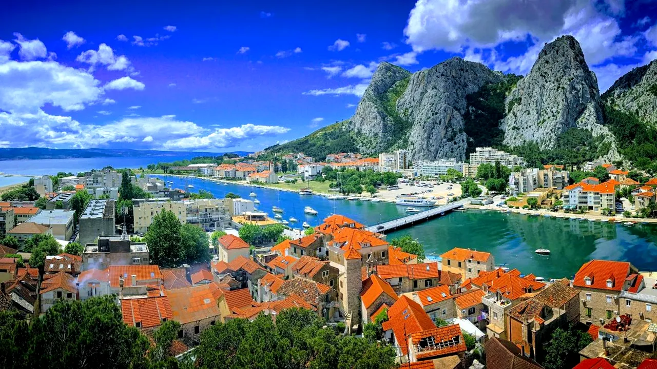 Orașul în care casele se vând cu 60 de bani. Nu este departe de România și primești bani pentru lucrările de renovare