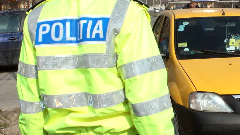 Polițist rutier, rănit ușor de mașina unui taximetrist care avea permisul suspendat, în Capitală